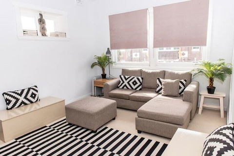 Bondi Beach Gorgeous Apartment H323 - Accommodation Guide 4