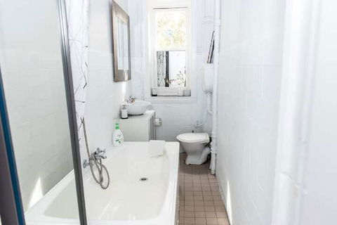 Bondi Beach Gorgeous Apartment H323 - Accommodation Guide 7