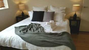 Mark II 4 West - Accommodation Guide 3