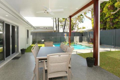 Palm 95 Modern 4 BDRM Home With Pool - Accommodation Asia 6