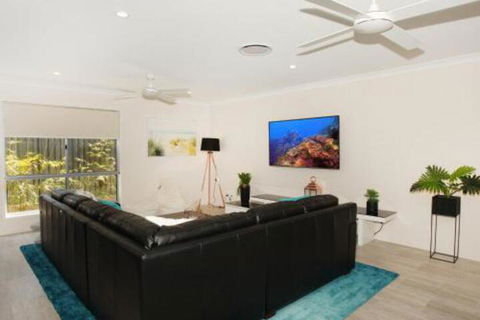 Palm 95 Modern 4 BDRM Home With Pool - Accommodation Asia 2