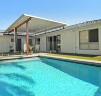 Palm 95 Modern 4 BDRM Home with Pool - Accommodation Asia