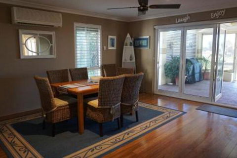 Holiday House - Accommodation Guide 2