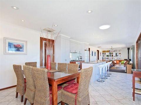 Beach House At Moana - Accommodation Asia 4