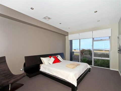 Ocean 180A - Accommodation Asia 6