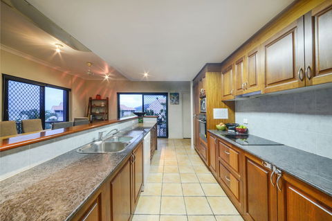 Airlie Harbour 3 Bedroom Apartment - Accommodation Asia 5