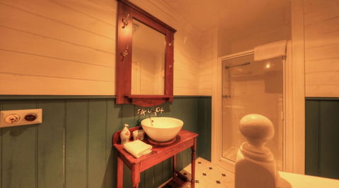 Grace's Spa Cottage - Accommodation Guide 5