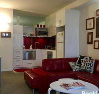 Quiet Laneway Apartment Near Bourke St. Mall