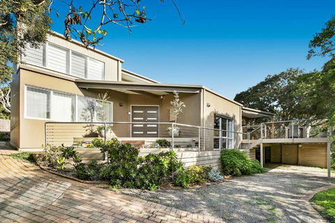 Cloud Nine - Accommodation Guide 1