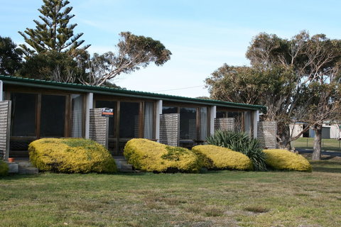 Seaview Holiday Park And  Hostel - Accommodation China 0