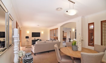 Gold Coast Waterfront Paradise - Accommodation Guide 0