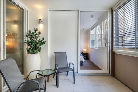 Sophisticated Apartment Near Beach - Accommodation Guide 2