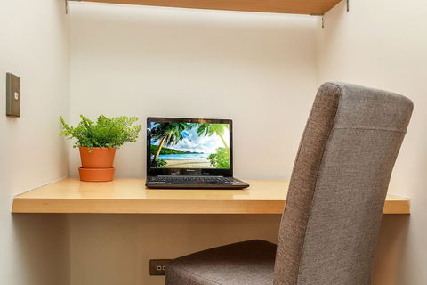 Sophisticated Apartment Near Beach - Accommodation Guide 0