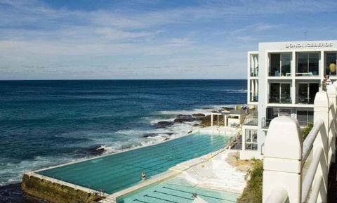 Sophisticated Apartment Near Beach - Accommodation Guide 3