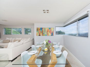 The Penthouse At Little Beach - Accommodation Asia 0