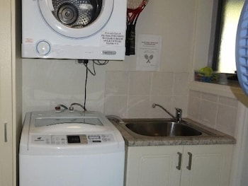 Ironbark - Deluxe Family Townhouse - Accommodation Asia 6