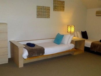 Ironbark - Deluxe Family Townhouse - Accommodation Asia 1