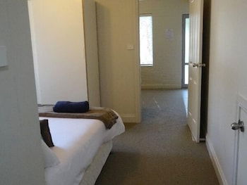 Ironbark - Deluxe Family Townhouse - Accommodation Asia 4