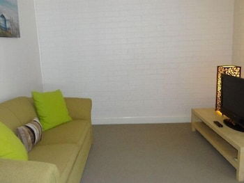 Ironbark - Deluxe Family Townhouse - Accommodation Asia 5