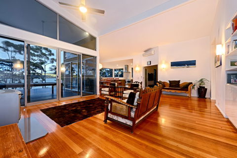 Cloudy Bay Lagoon Estate - Accommodation Asia 3