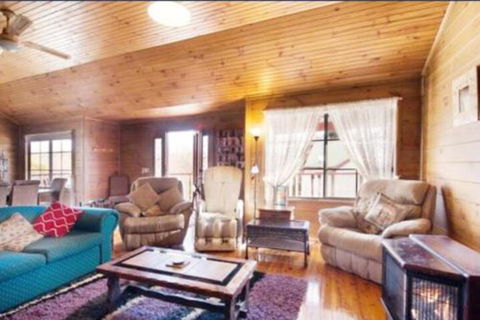 Abelia Lakeside No 2 Big Spa COTTAGE - Accommodation Asia 3