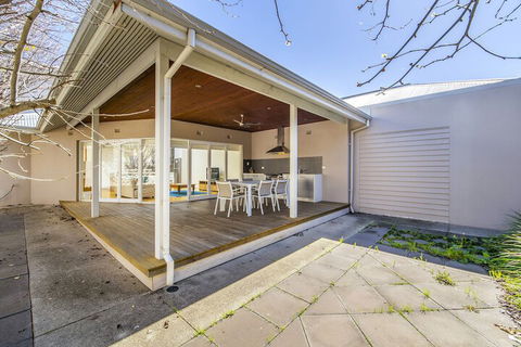 Inner Western Suburbs Retreat - Accommodation Asia 2