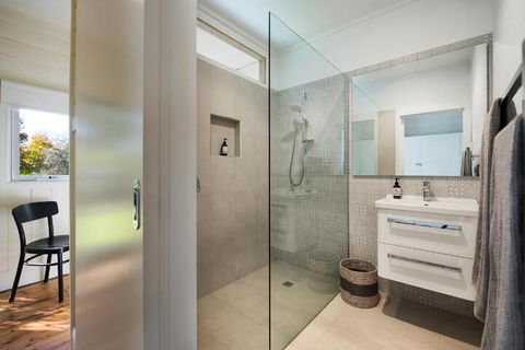 Main Retreat & Cottage - Accommodation Asia 4