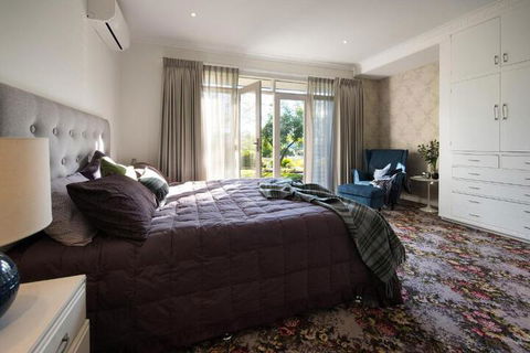 Main Retreat & Cottage - Accommodation Asia 1