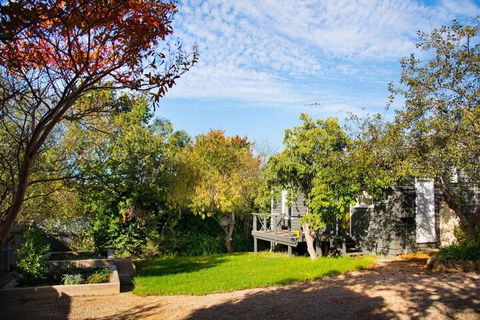 Main Retreat & Cottage - Accommodation Asia 3