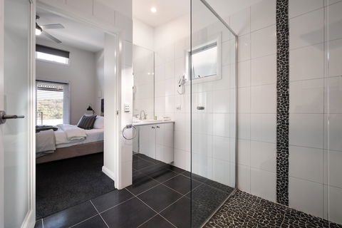 Oblique - Accommodation Asia 3