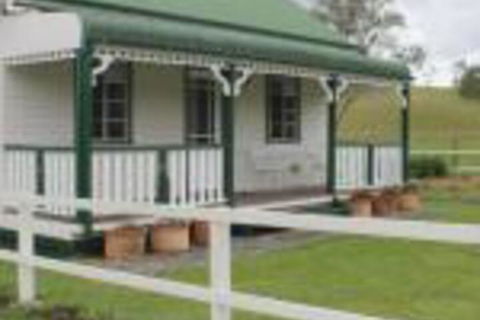 The Dollhouse Cottage - Accommodation Asia 0