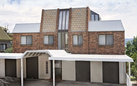 Avalanche 6 - Sophisticated Style & Modern Comfort With A Central Location - Accommodation Asia 1
