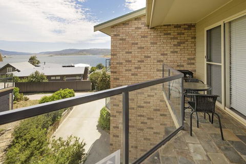 Caribou 3 - Modern & Spacious With Views Over Lake Jindabyne - Accommodation Asia 1