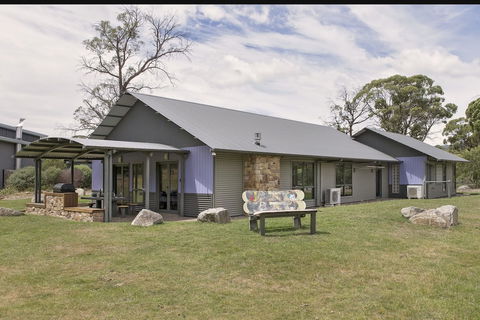 Kickenback Chalet - Contemporary Chalet In The Heart Of Crackenback - Accommodation Asia 6