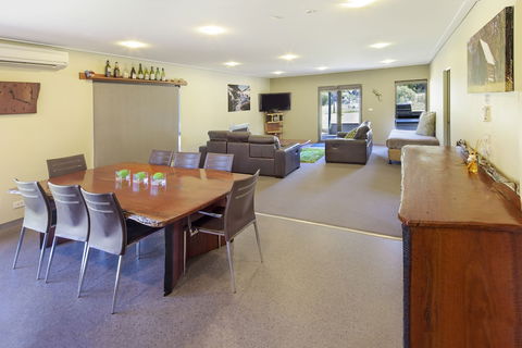 Kickenback Chalet - Contemporary Chalet In The Heart Of Crackenback - Accommodation Asia 3