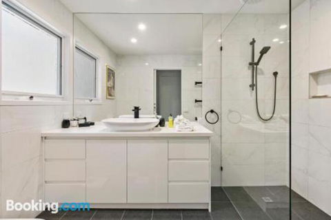Koonya Beach Escape - Accommodation Guide 7