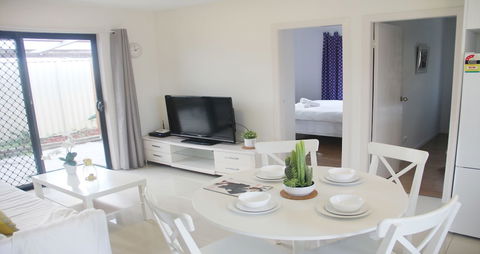 3 Bedroom Cozy Holiday Home - Accommodation Asia 3