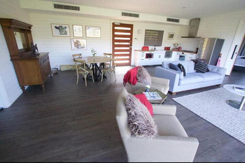 Amaroo Valley Springs - Accommodation Guide 4
