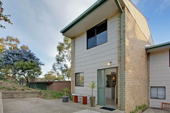 Lakeside Townhouse - Accommodation Asia 0