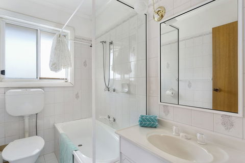 Tyrone Beach House - Accommodation Guide 4