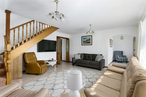Tyrone Beach House - Accommodation Guide 3