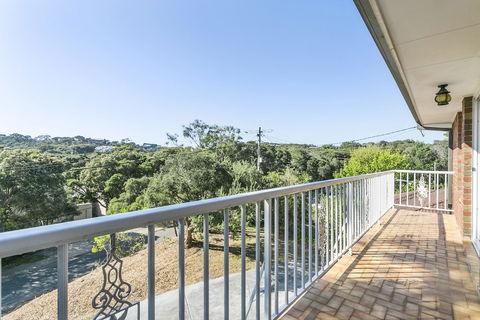Tyrone Beach House - Accommodation Guide 6