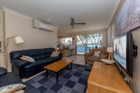Kooringal Unit 5 / 105 Soldiers Point Road - Accommodation Asia 0