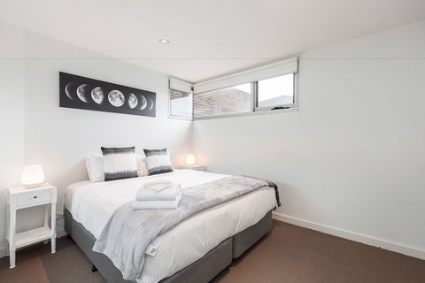 Melbourne Holiday Apartments Williamstown - Accommodation Asia 6