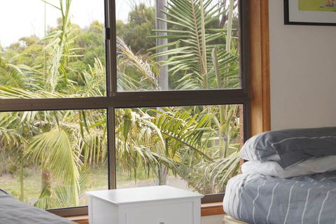 Rennies Beach House - Accommodation Guide 1