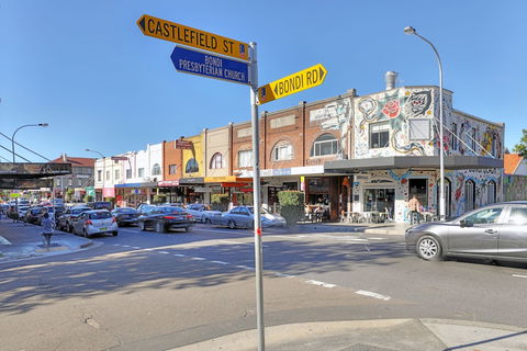 4 BR Apartment Short Walk To Bondi Beach - Accommodation Guide 1