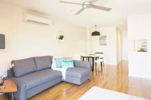 New Designer Home + Parking + Close To Airport - Accommodation Guide 4