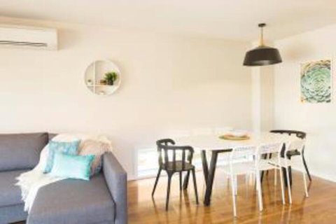 New Designer Home + Parking + Close To Airport - Accommodation Guide 0