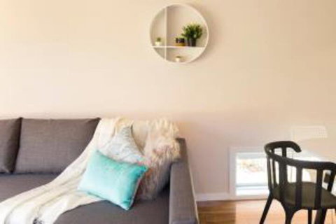 New Designer Home + Parking + Close To Airport - Accommodation Guide 1