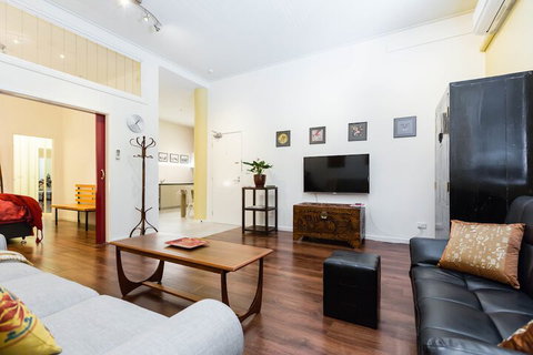 ARCHIE, 1BDR Melbourne Apartment - Accommodation Guide 2